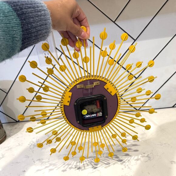 Retro decorative analog wall clock, gold-toned sputnik design crystal accents - Picture 3 of 6